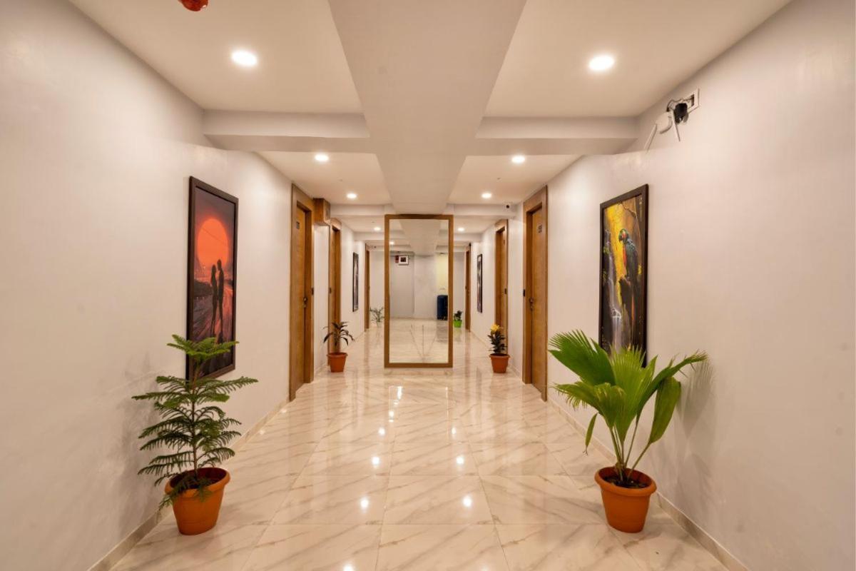 Hotel Royal 24 Ахмедабад Екстериор снимка