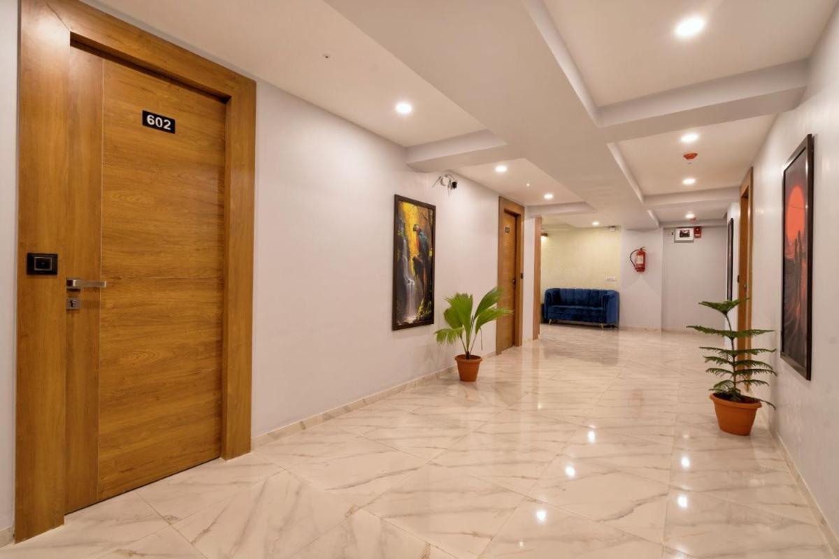 Hotel Royal 24 Ахмедабад Екстериор снимка