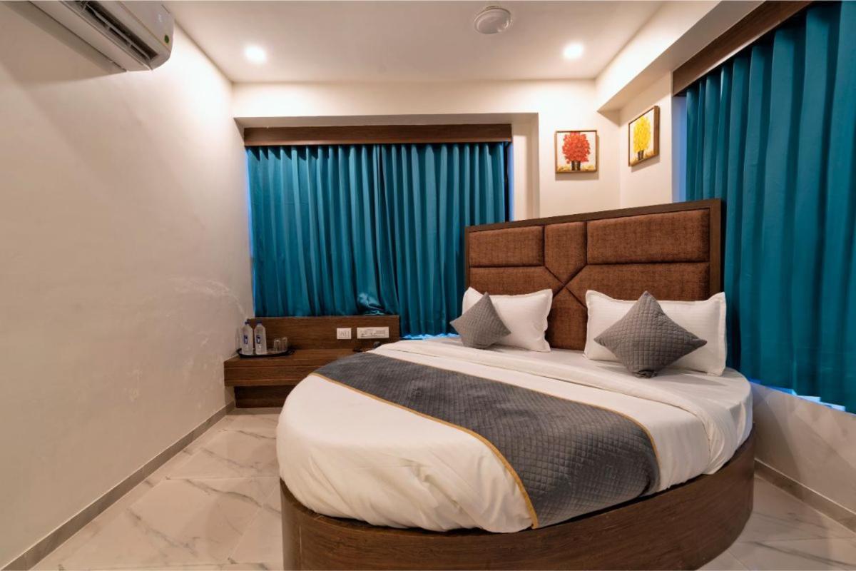 Hotel Royal 24 Ахмедабад Екстериор снимка
