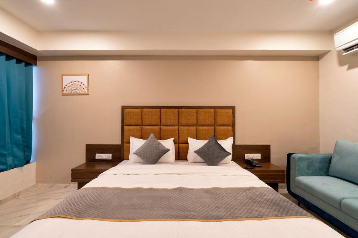 Hotel Royal 24 Ахмедабад Екстериор снимка