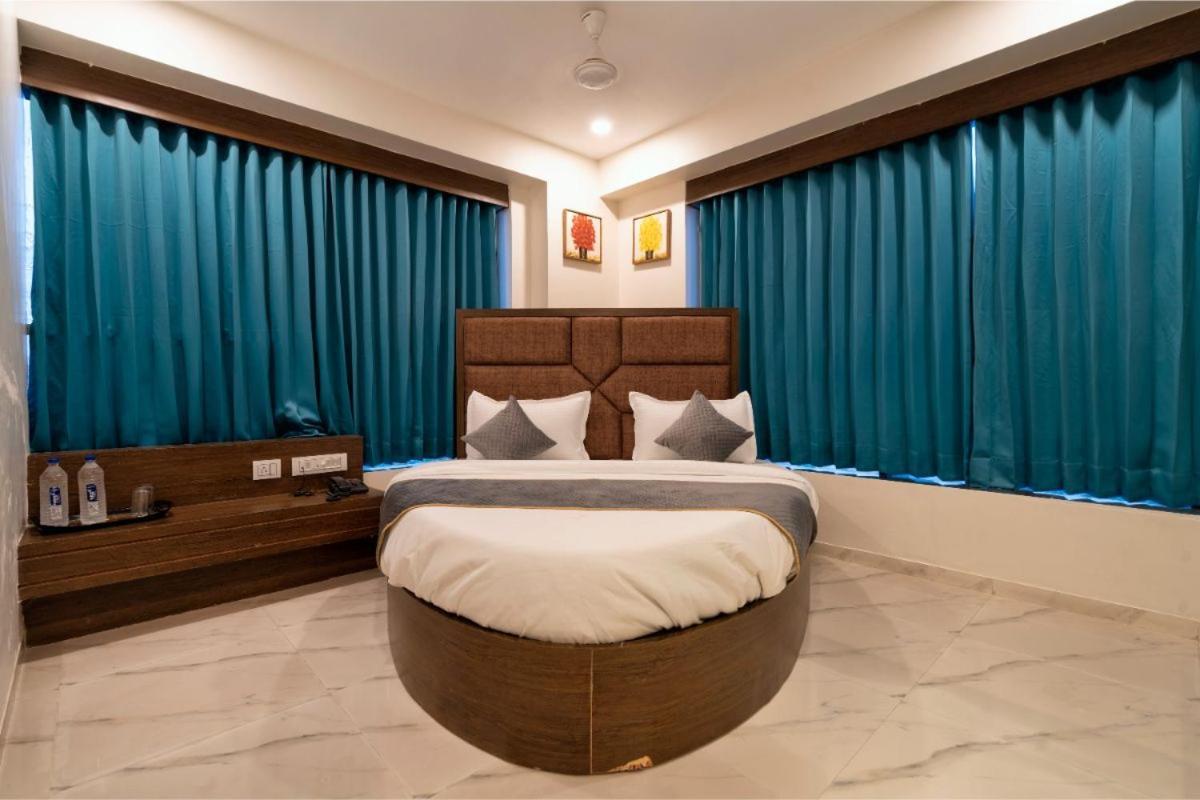 Hotel Royal 24 Ахмедабад Екстериор снимка