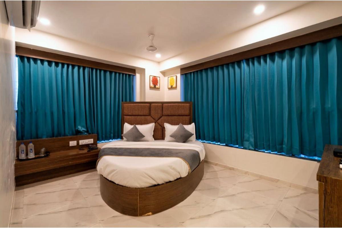 Hotel Royal 24 Ахмедабад Екстериор снимка