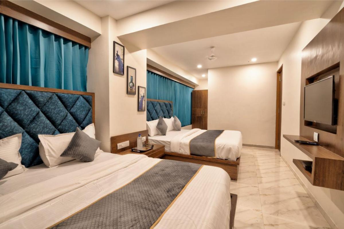 Hotel Royal 24 Ахмедабад Екстериор снимка