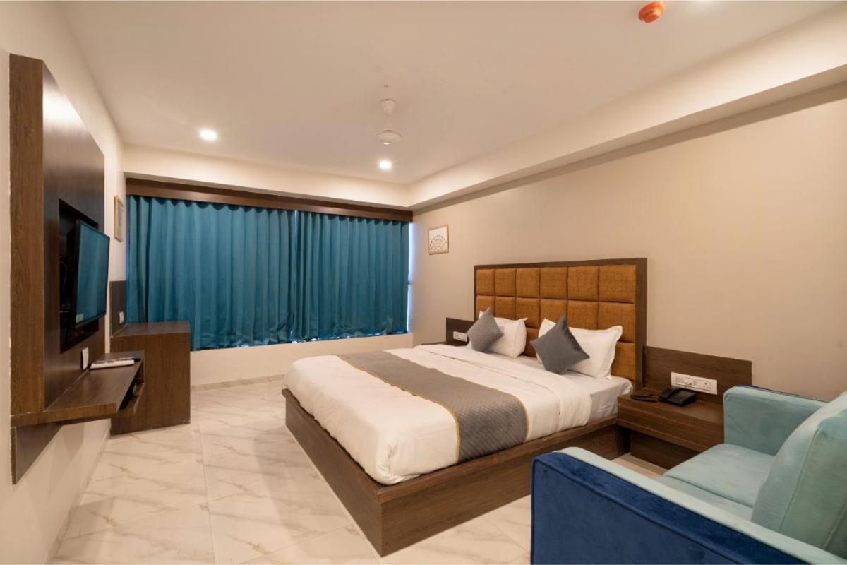 Hotel Royal 24 Ахмедабад Екстериор снимка